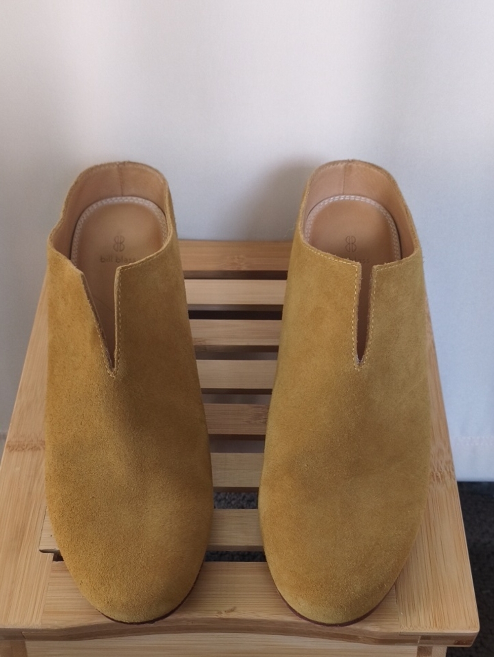 bill blass Suede Heeled Mules in Mustard Yellow Like New Size 8